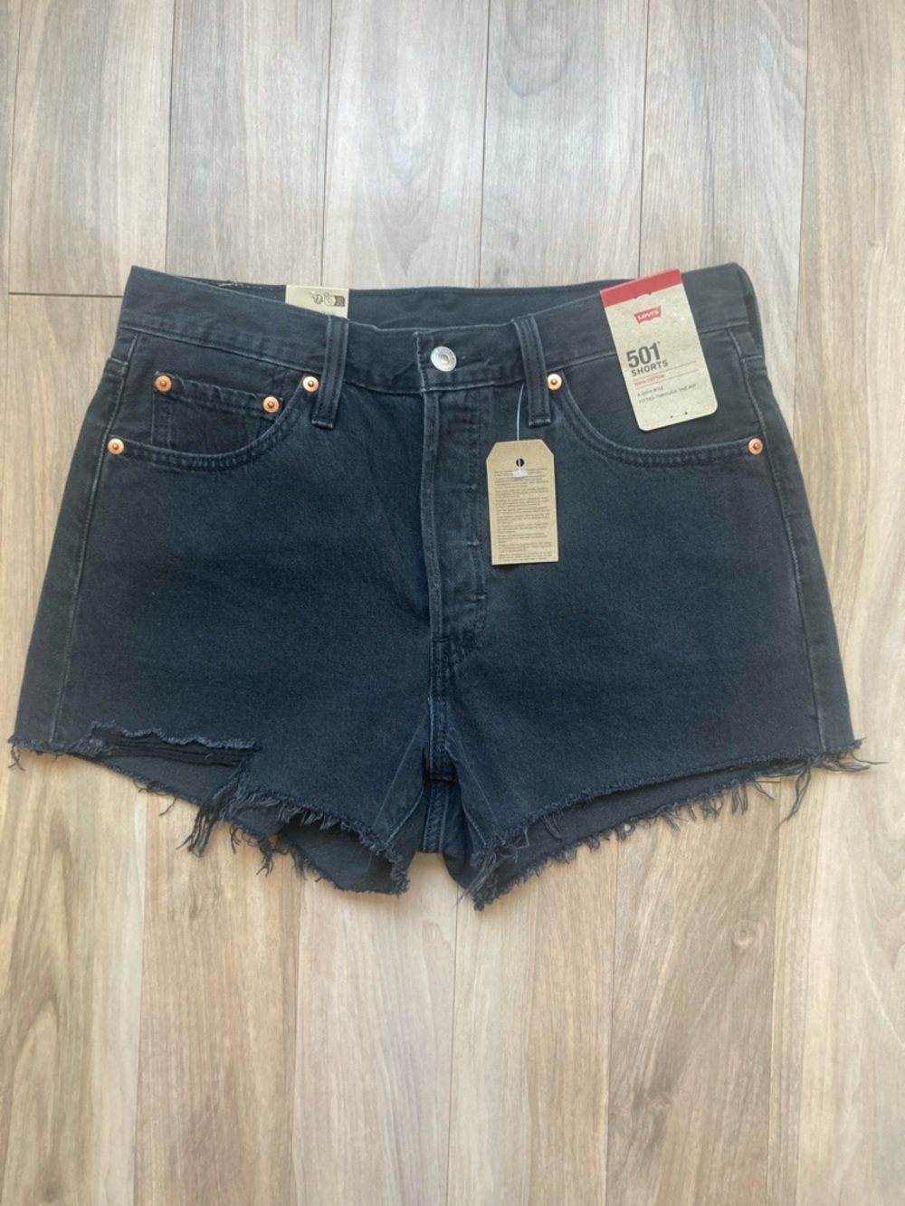 Levi’s 501 high rise jean short distressed raw hem cotton 29